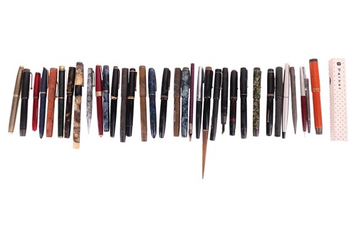 Lot 149 - A group of vintage fountain pens including, a...