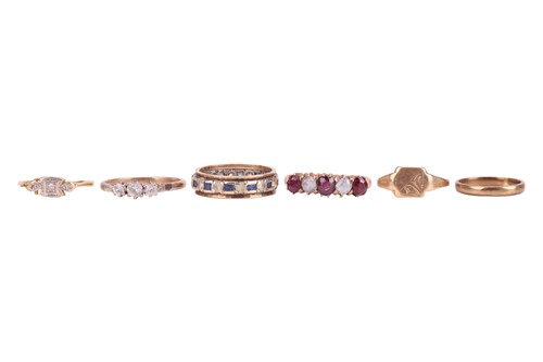 Lot 26 - A small collection of gem-set rings, to...