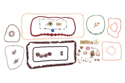 Lot 71 - A quantity of vintage and antique costume...