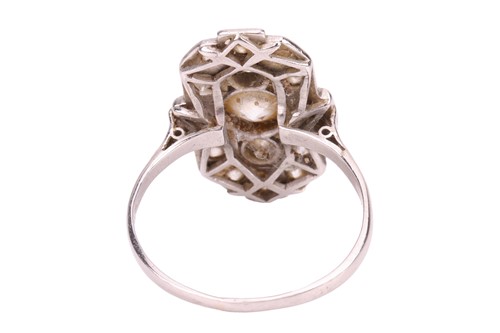 Lot 39 - An early 20th-century diamond-set plaque ring;...