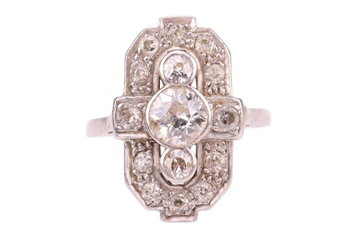 Lot 39 - An early 20th-century diamond-set plaque ring;...