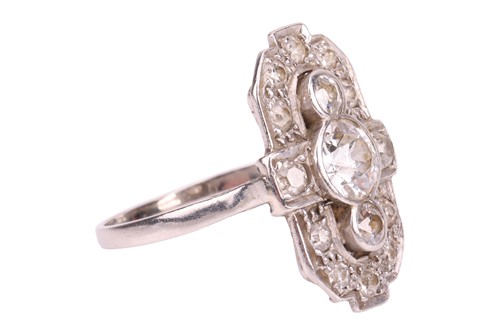 Lot 39 - An early 20th-century diamond-set plaque ring;...