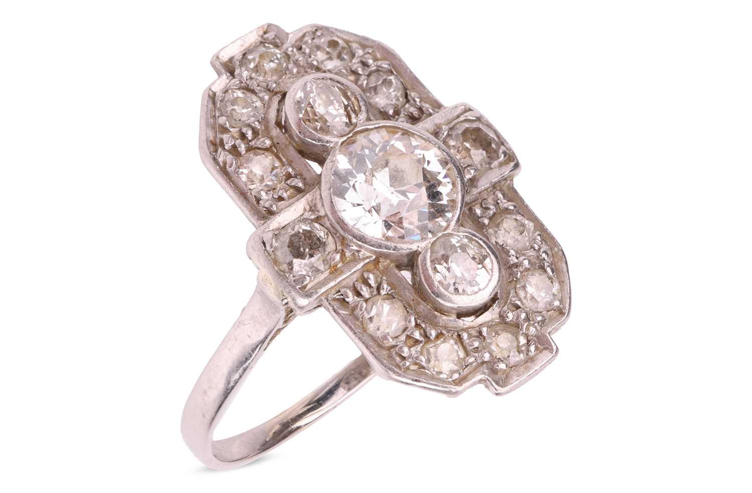 Lot 39 - An early 20th-century diamond-set plaque ring;...