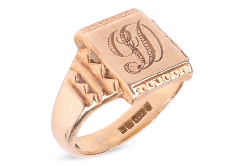 Lot 194 - A signet ring, in 9ct yellow gold, the...