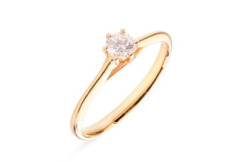 Lot 131 - A diamond solitaire ring, composed of a round...