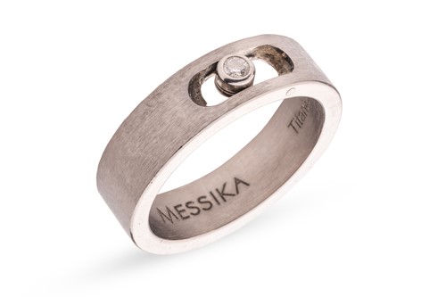 Lot 307 - Messika - a diamond-set kinetic ring in...