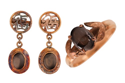 Lot 132 - A black star sapphire ring, claw-set in a four-...