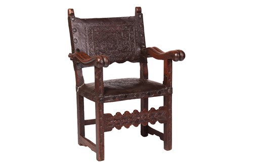 Lot 6 - A 17th-century Spanish Colonial walnut and...