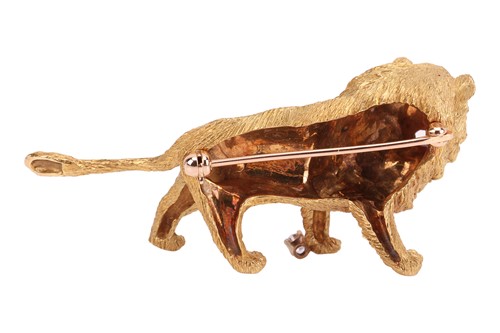 Lot 59 - A lion statant brooch, realistically sculpted...
