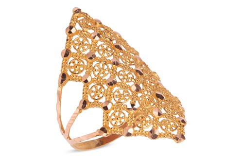 Lot A lattice-work dress ring, stamped with...