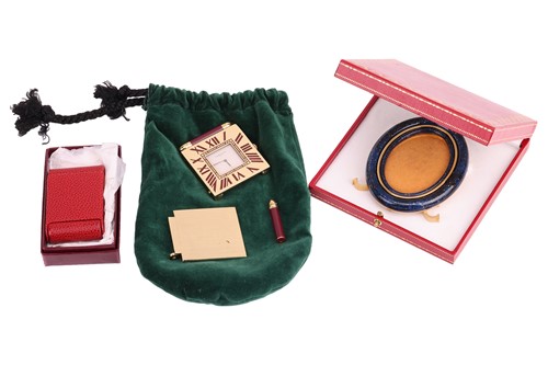 Lot 138 - A small group of items comprising a Must de...