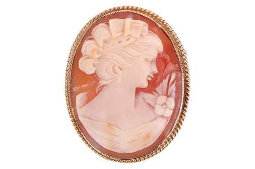 Lot 58 - A shell cameo brooch cum pendant, depicting...