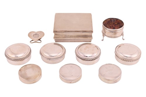 Lot 423 - A small agglomeration of silver boxes and...