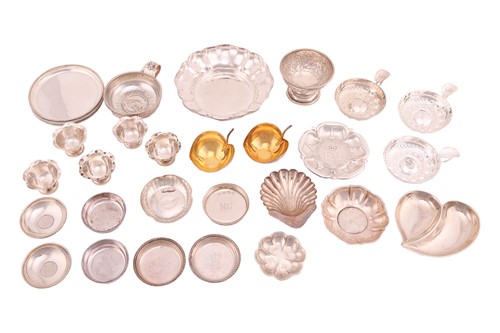 Lot 396 - A small group of silver, including a heavy...