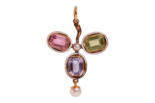 Lot 27 - An Edwardian gem-set trefoil pendant, the...