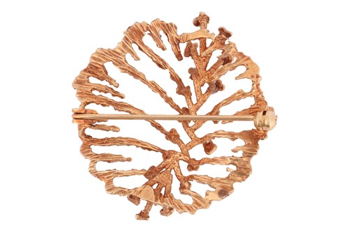 Lot 58 - An abstract brooch in 9ct yellow gold, the...
