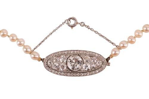 Lot 38 - An early 20th Century natural pearl necklace...