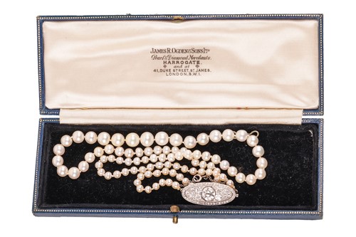 Lot 38 - An early 20th Century natural pearl necklace...