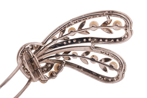 Lot 33 - An Edwardian pearl and diamond brooch, in the...