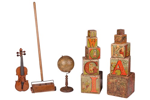 Lot 38 - A small Ludwig Julius Heymann (Berlin)...