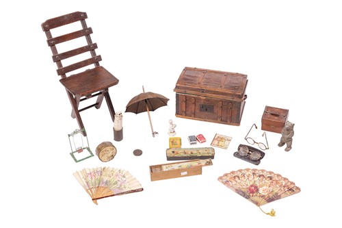 Lot 43 - An early 20th century papier mache box,...