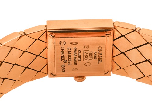 Lot Chanel - A Lady’s 18ct Gold Matelassé Bracelet...