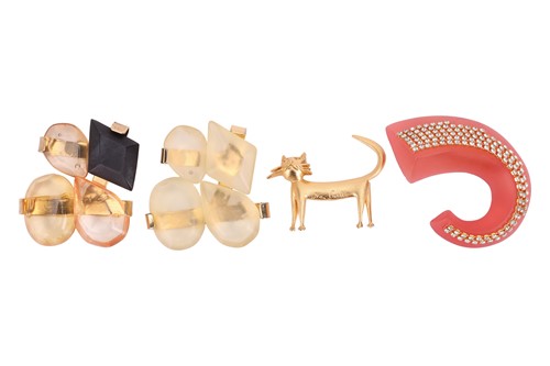 Lot 25 - A cat brooch in gilt metal by Jean Coctaeu,...