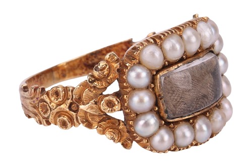 Lot 4 - A George IV mourning ring set with split...