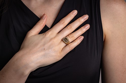 Lot 4 - A George IV mourning ring set with split...