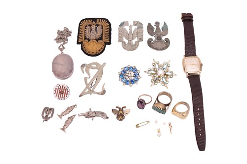 Lot 30 - A mixed group of items comprising a Bulova...
