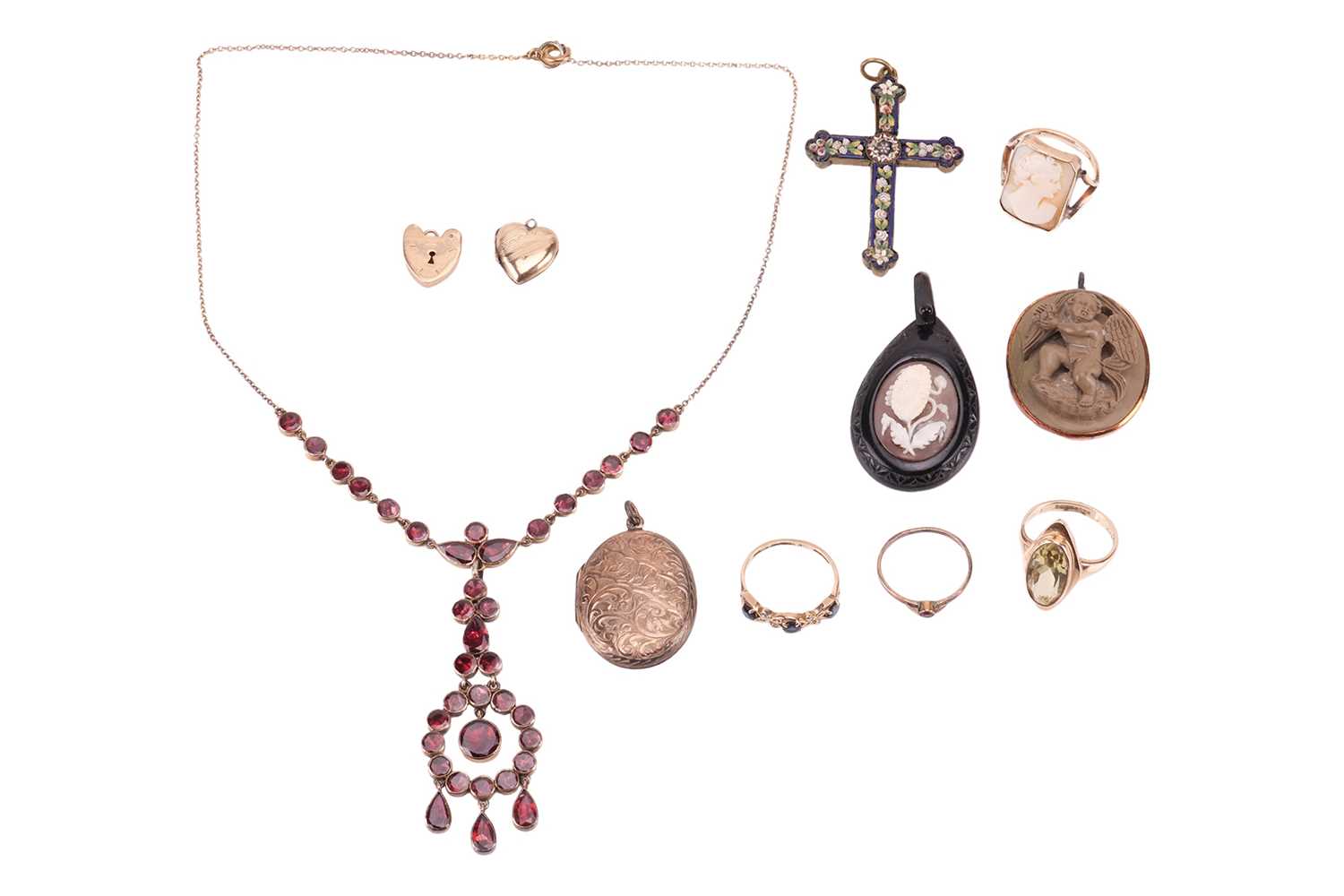 Lot 25 - A small mixed group of jewellery items, some...