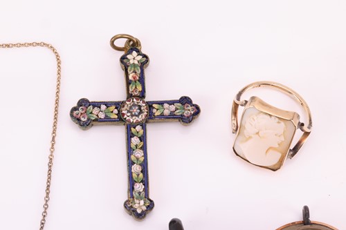Lot 25 - A small mixed group of jewellery items, some...