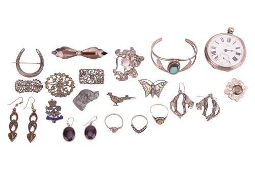 Lot 31 - A group of white metal jewellery items; to...