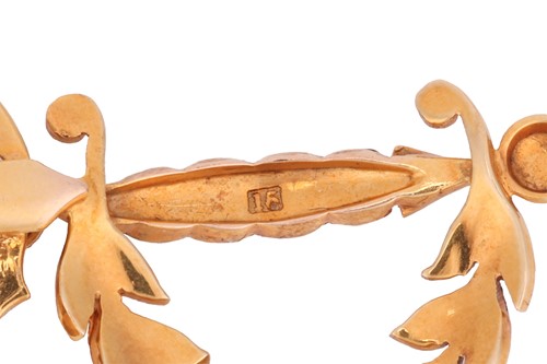 Lot 29 - An early 20th Century seed pearl jabot pin, in...