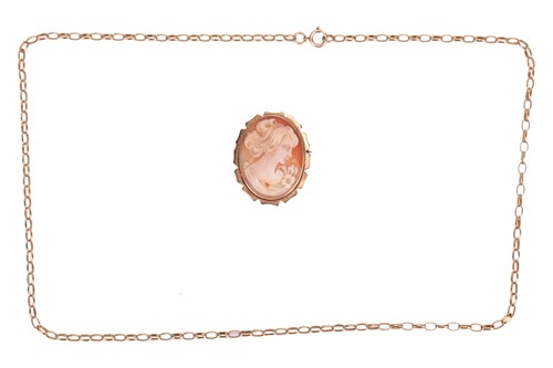 Lot 39 - A cable-link chain necklace and a cameo brooch,...