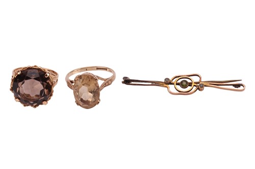 Lot 56 - Two rings and a bar brooch, the first a smoky...