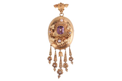 Lot 10 - A Late 19th century Etruscan Revival brooch...