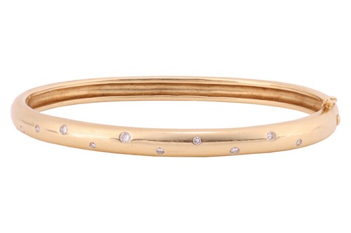 Lot 122 - A diamond-set hinged bangle, the front...