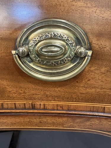 Lot 87 - A fine George III mahogany and satinwood...