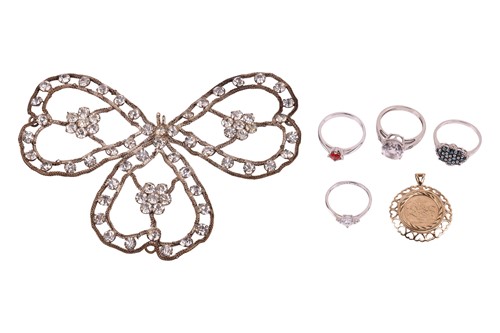 Lot 7 - A group lot of jewellery to include, three 9ct...