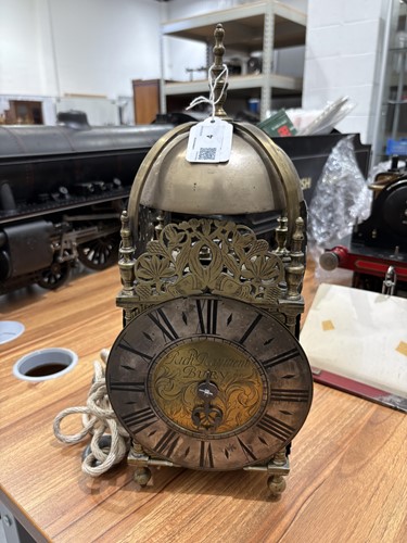 Lot 4 - A George I brass 30-hour lantern clock,...
