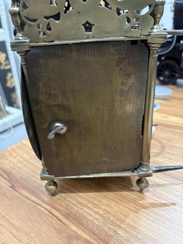 Lot 4 - A George I brass 30-hour lantern clock,...