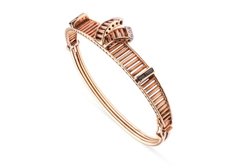 Lot 43 - A gem-set hinged bangle, constructed by a row...