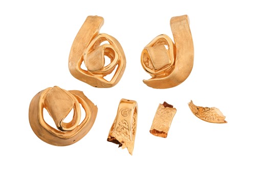 Lot 9 - A pendant and a pair of drop earrings, in the...