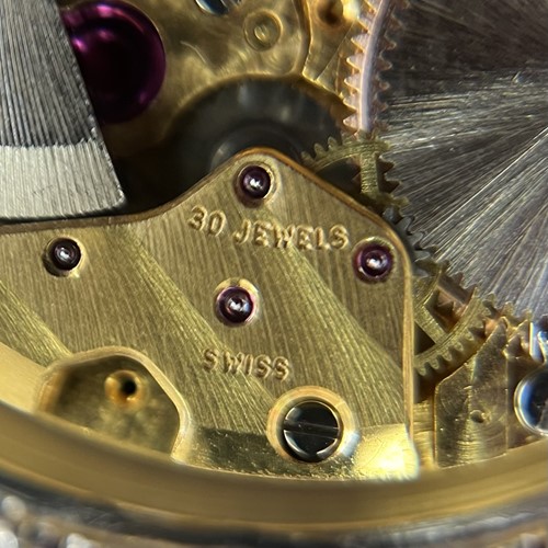 Lot Baume & Mercier – A Diamond-Set Dress Watch...