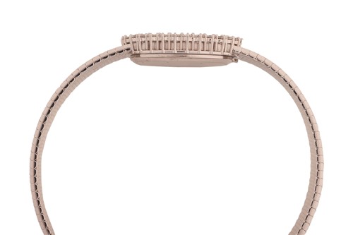 Lot Patek Philippe x Asprey – A Diamond-Set Dress...