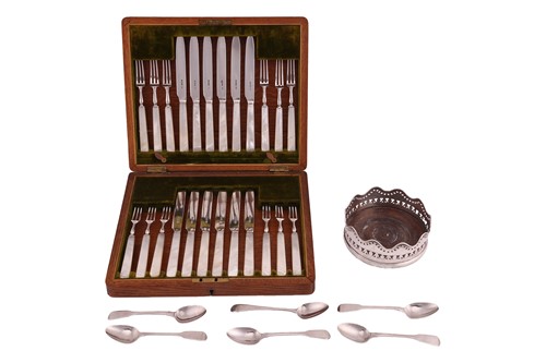 Lot 258 - A set of twelve Edwardian silver fruit knives...