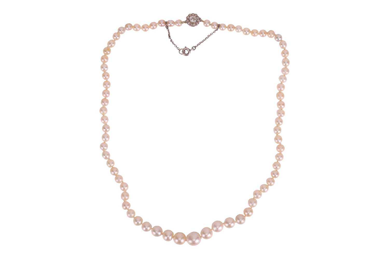 Lot An Edwardian natural saltwater pearl necklace,...