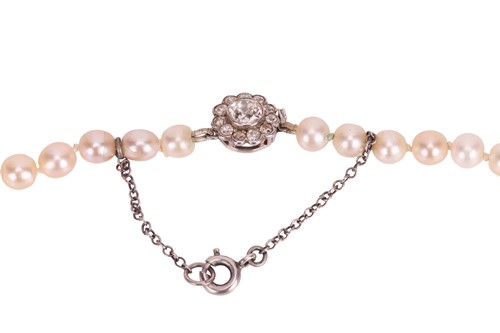 Lot An Edwardian natural saltwater pearl necklace,...