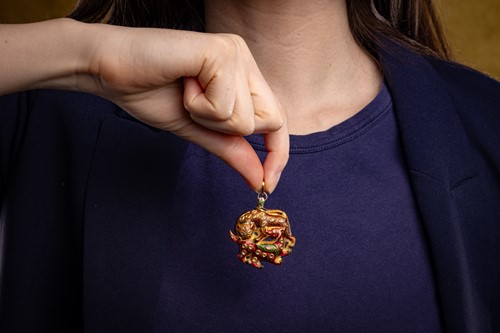 Lot A Mughal polychromatic enamel pendant set with...
